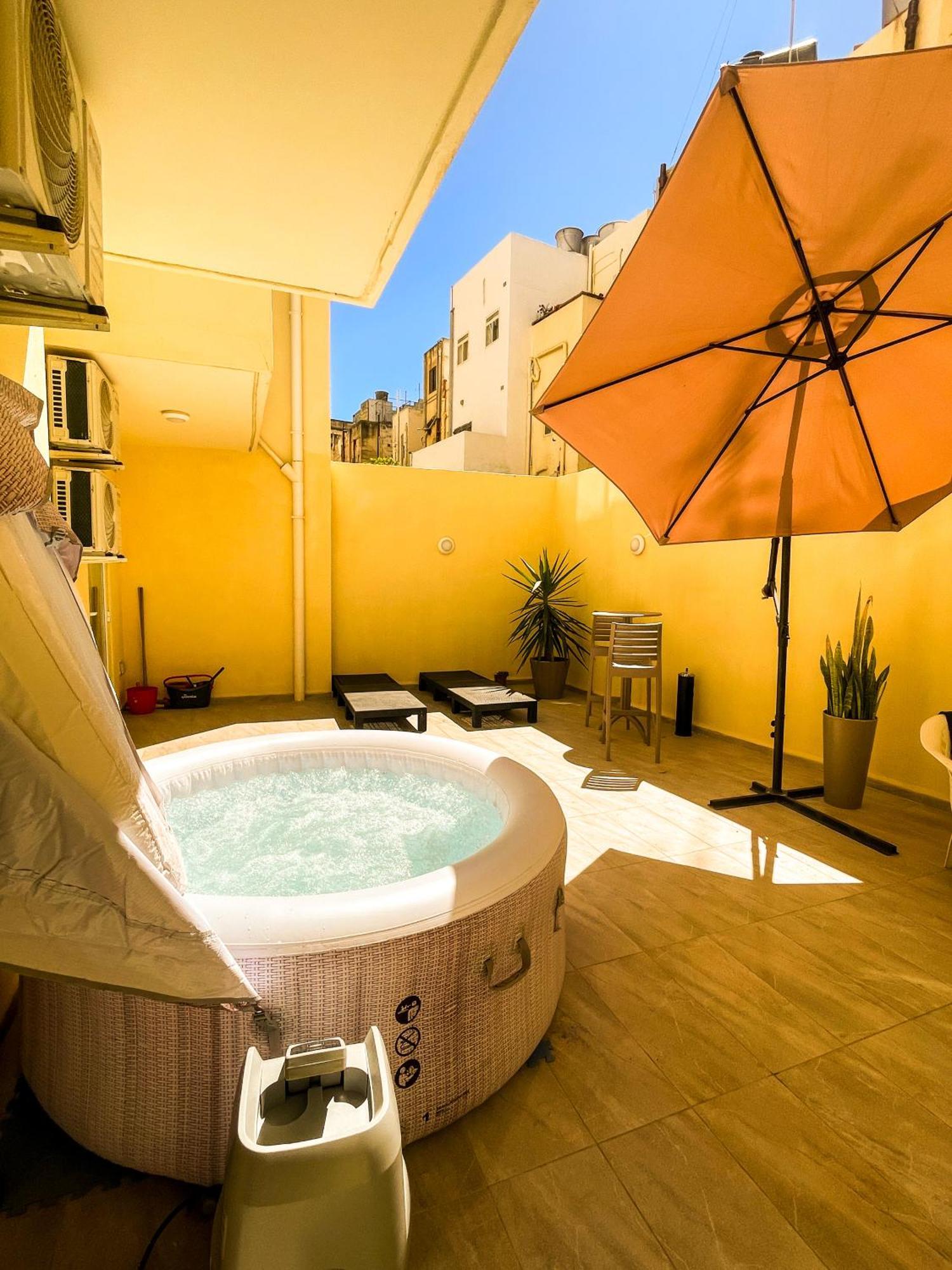 Sliema Jacuzzi Flat Leilighet Eksteriør bilde